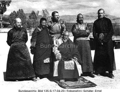 Tibetexpedition, Tashi Lhunpo, Gruppenbild mit Abt