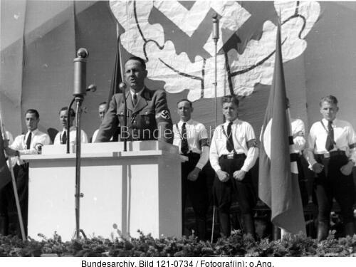 Marburg/ Drau, Uiberreither am Rednerpult