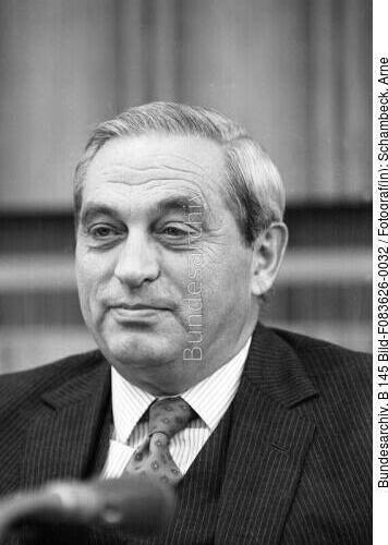 Bonn, Karl Otto Pöhl auf Pressekonferenz