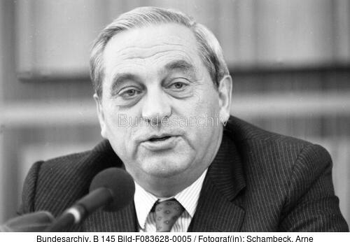 Bonn, Karl Otto Pöhl auf Pressekonferenz