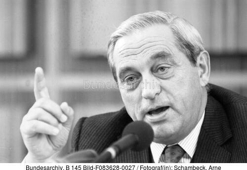 Bonn, Karl Otto Pöhl auf Pressekonferenz