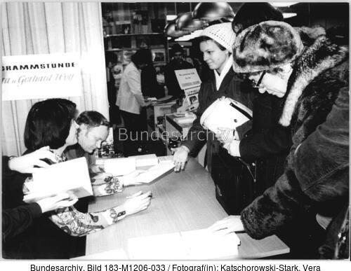 Berlin, Autogrammstunde, Christa und Gerhard Wolf