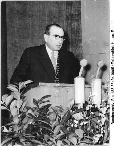 Berlin, Volksbühne, M. Riesenburger, Rede