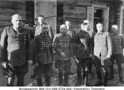 Russland, Generäle vor Holzhaus