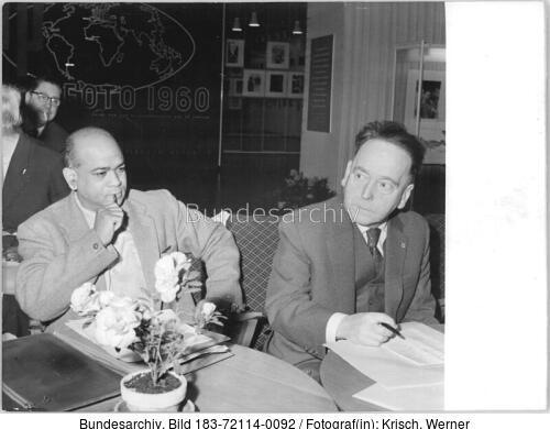 Preisausschreiben "Interpress-Foto 1960", Jurymitglieder bei Beratung