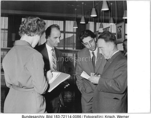 Preisausschreiben "Interpress-Foto 1960", Jurymitglieder bei Beratung