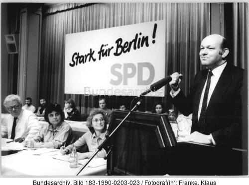 Berlin, SPD-Bezirksparteitag, Walter Momper