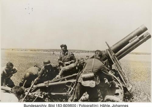 Ukraine, Infanterie-Geschütz in Feuerstellung