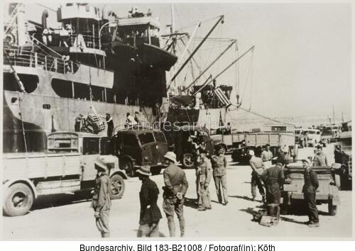 Nordafrika, Hafen, Nachschub per Schiff