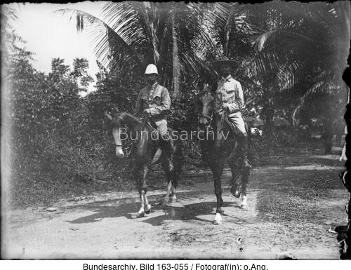 Kamerun, Carl Hohl zu Pferd