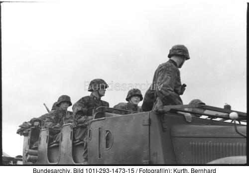Frankreich, Zugkraftwagen mit Pak