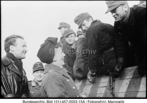 Russland, Lil Dagover mit Soldaten
