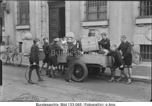 Hitlerjugend, Altmetallsammlung
