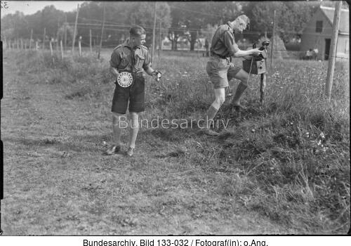 Hitlerjugend, Verlegen von Feldtelefonkabeln