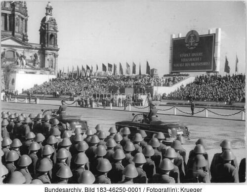 Berlin, 1. Mai, Militärparade, Ehrentribüne