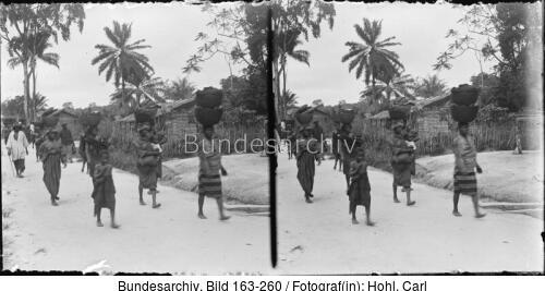 Kamerun, Yabassi, Heimkehr vom Markt