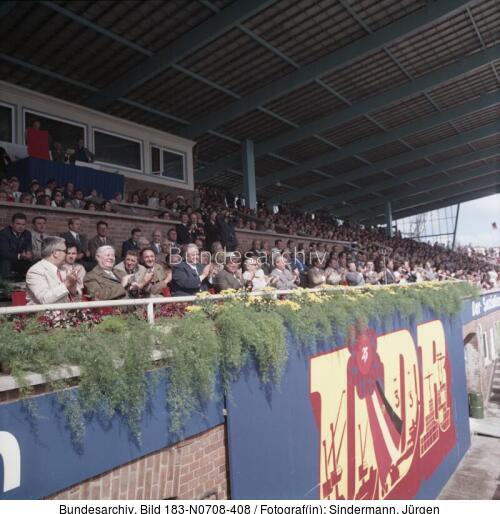 Rostock, Eröffnung der Ostseewoche, Ehrentribüne
