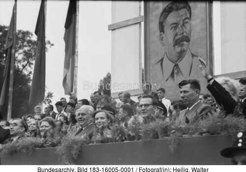 Dresden, Pioniertreffen, Ehrentribüne
