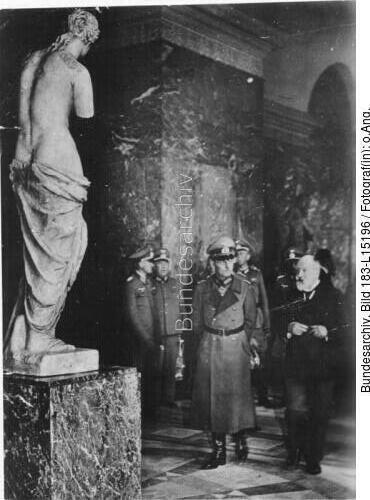 Paris, Besuch Gerd v. Rundstedt im Louvre