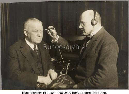 Franz Lehár, Untersuchung mit Diagnoskop Apparat