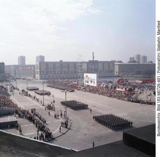 Berlin, Maikundgebung, NVA-Parade