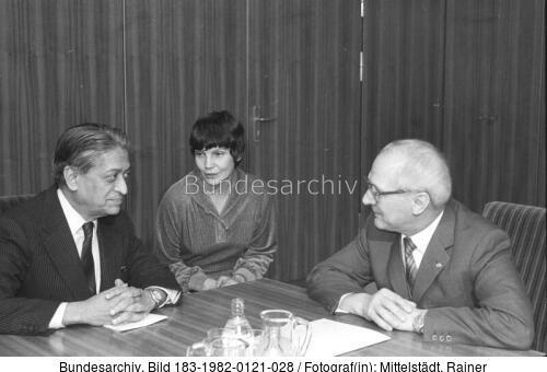 Erich Honecker und Romesh Chandra