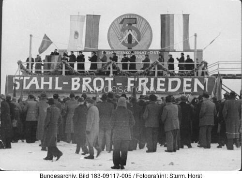 Grundsteinlegung im Hüttenkombinat Ost