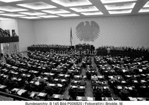 Bonn, <span class="match">Bundestag</span>ssitzung