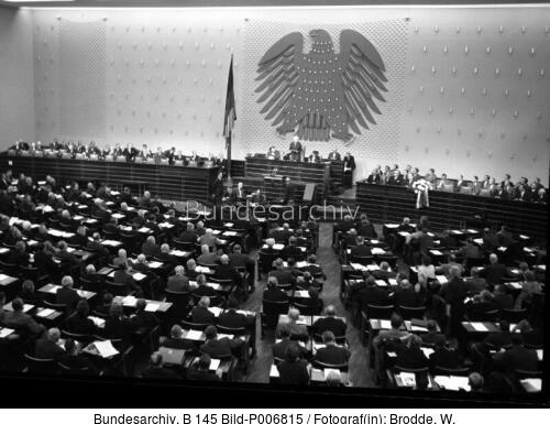 Bonn, <span class="match">Bundestag</span>ssitzung