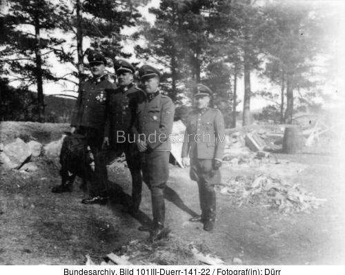 Gottlob Berger mit anderen SS-Männern