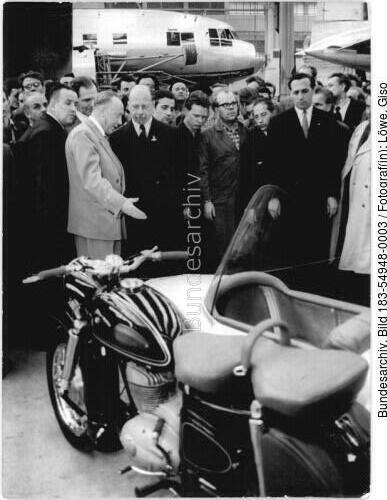 Dresden, Flugzeugwerke, Besucher an Motorrad