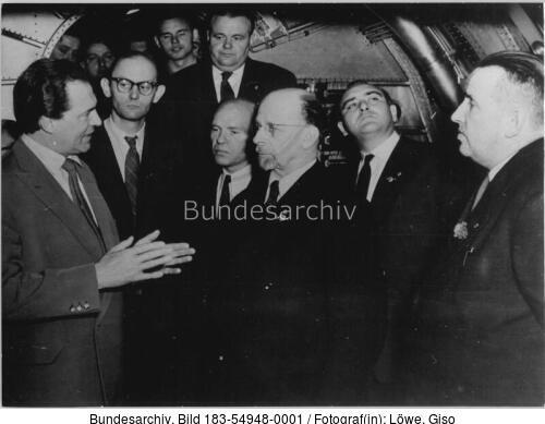 Dresden, Flugzeugwerke, Besucher im Flugzeug