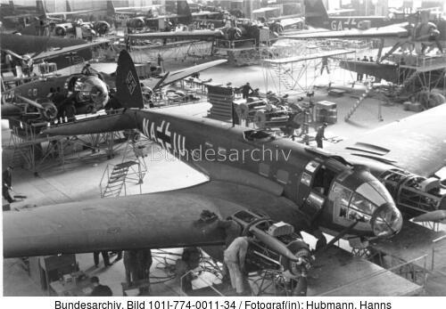 Produktion von Flugzeug Heinkel He 111 P-4