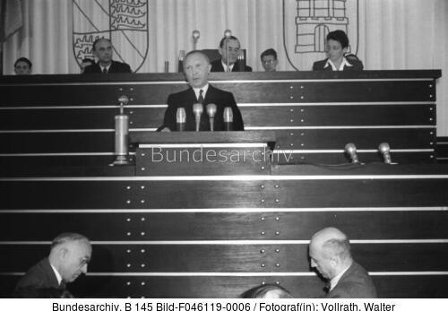 Bonn, Bundestagssitzung, Rede Adenauer