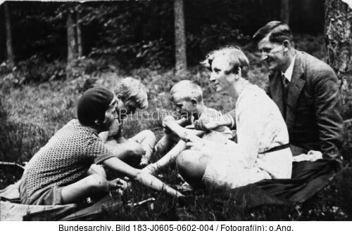 Ernst Schneller mit Familie