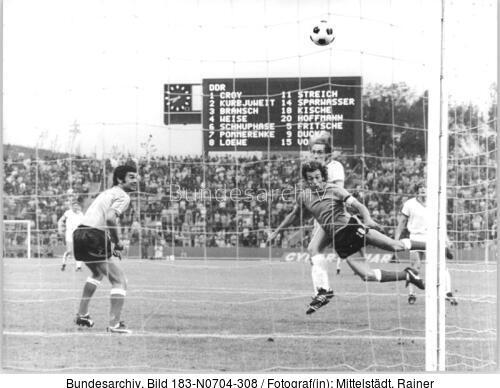 Gelsenkirchen, Fußball-WM, DDR - Argentinien 1:1