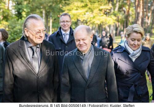 Bundeskanzler Olaf Scholz: Kranzniederlegung anlässlich des 30. Todestages von Willy Brandt 2022