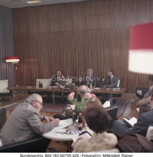 Berlin, Besuch Gus Hall, Pressekonferenz