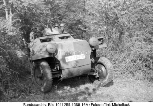 <span class="match">Südfrankreich</span>, Schützenpanzer im Wald