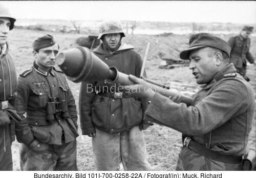 Russland-Nord, Feldwebel mit Panzerfaust