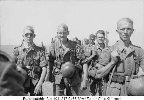 Russland, Soldaten auf dem Marsch