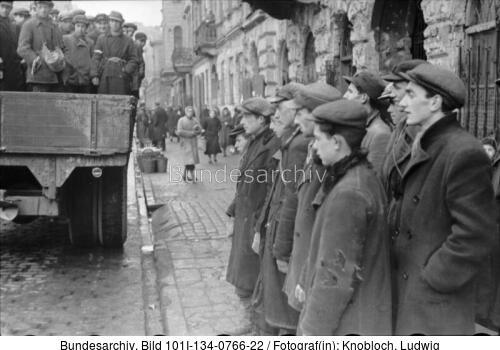 Polen, Ghetto Warschau, Juden auf LKW