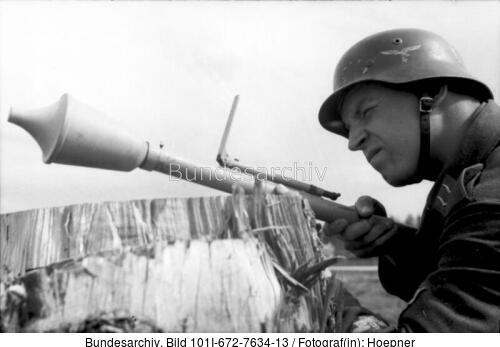 Russland, Luftwaffensoldat mit Panzerabwehrwaffe
