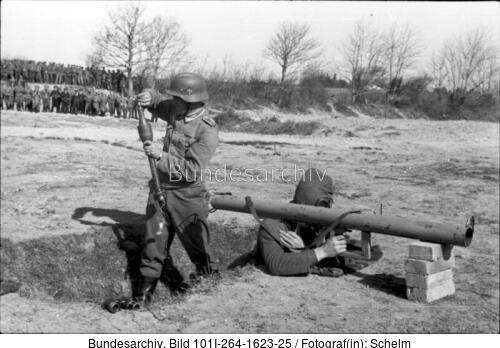 Frankreich, Vorführung Raketenpanzerbüchse