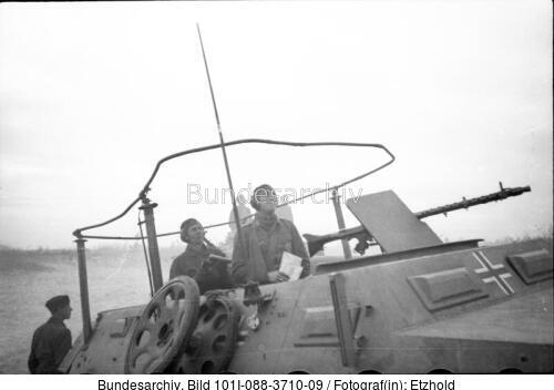Russland, Fliegerleitoffizier auf Schützenpanzer