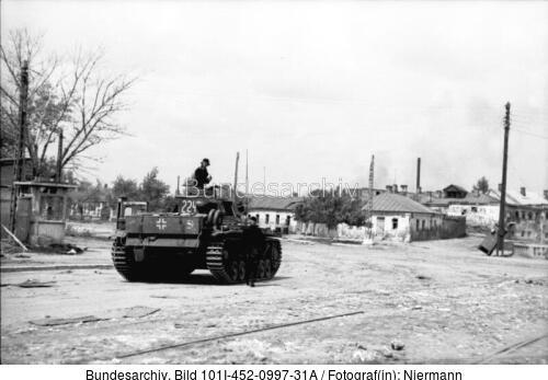 Russland, Panzer III in Ortschaft