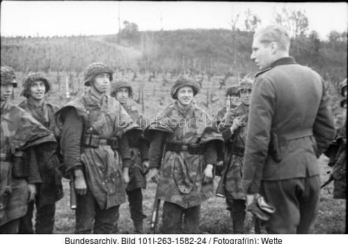 Atlantikwall, Soldaten und Offizier