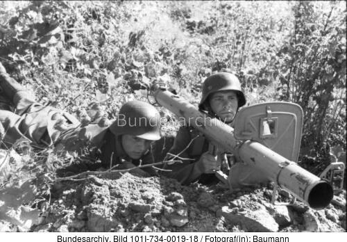 Russland-Nord, Soldaten mit Raketen-Panzer-Büchse