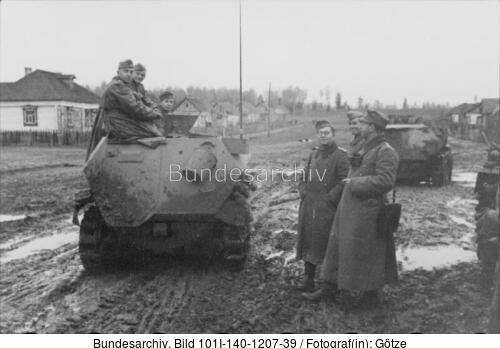 Russland, Soldaten auf Schützenpanzer