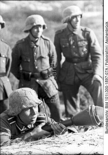 Frankreich/Belgien, Unteroffizier mit Panzerfaust